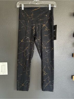 TYR High-Rise 3/4 Leggings Marble Print Black Gold Women’s S NWT